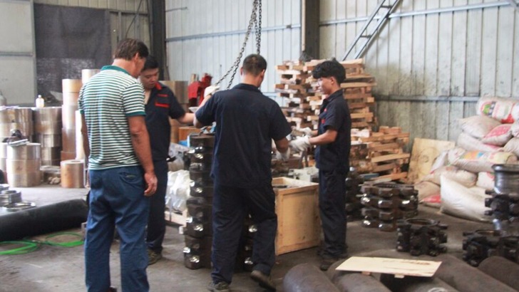 雙志機械與徐總簽訂合同，愉快成交