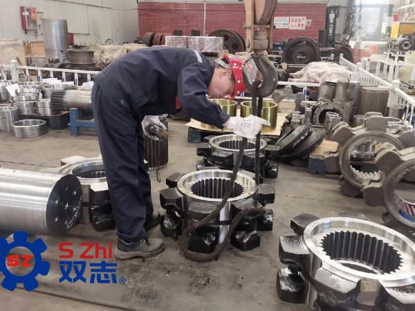 致敬每一位一線工人，堅守崗位，兢兢業業。_河南雙志